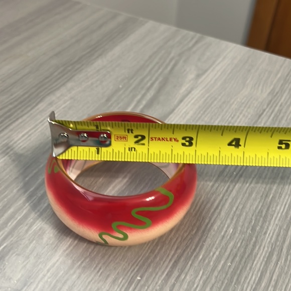 Vintage Lucite Bangle Bracelet with Red, White, and Green Squiggle Design, EUC - Picture 5 of 5